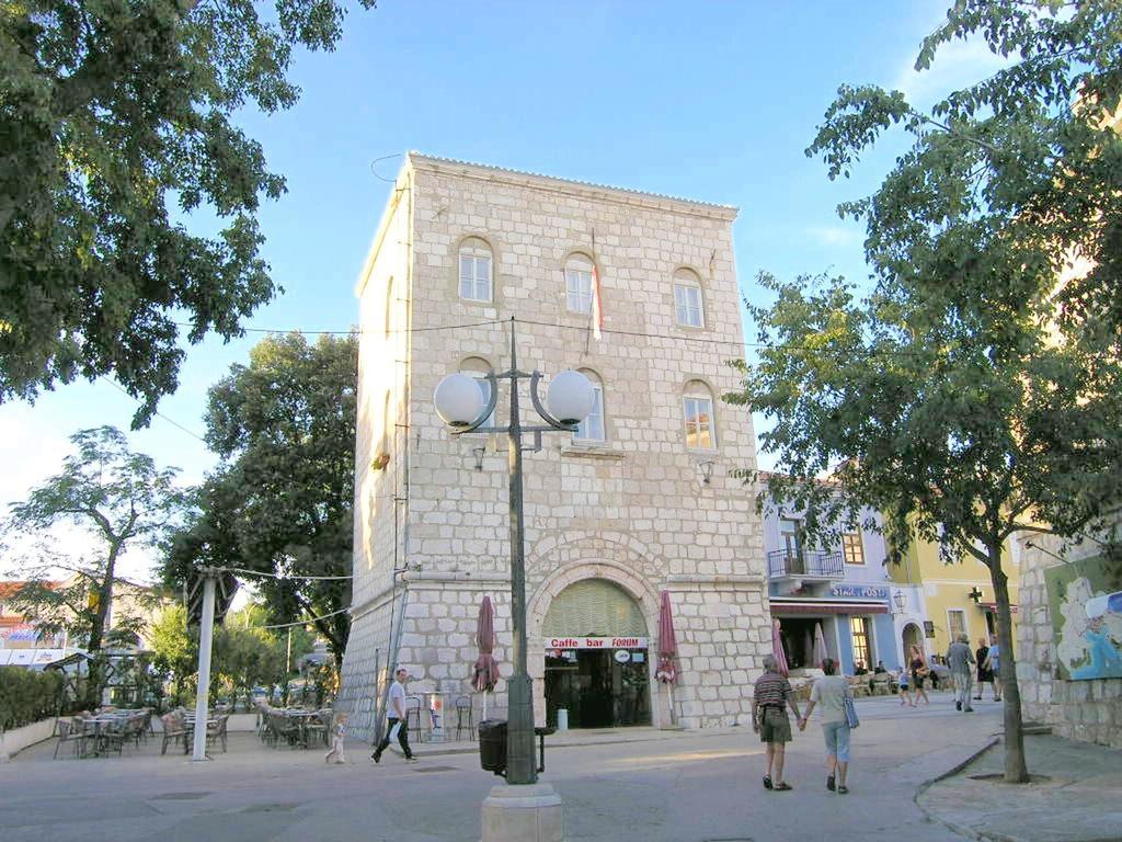 קרק Apartments Sokolovic מראה חיצוני תמונה
