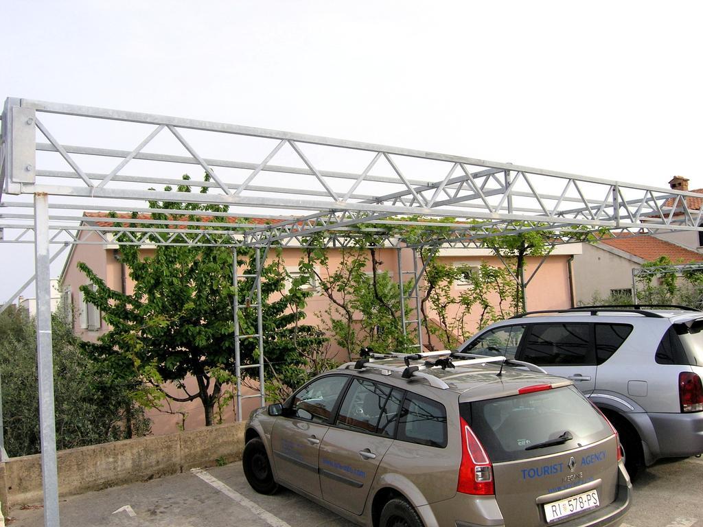 קרק Apartments Sokolovic מראה חיצוני תמונה