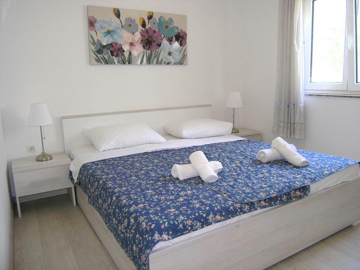 קרק Apartments Sokolovic מראה חיצוני תמונה